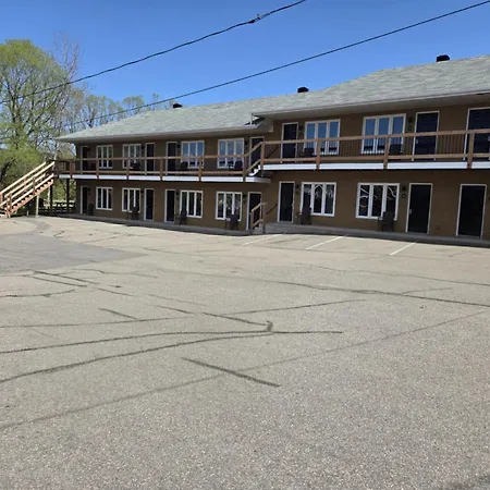 Motel Le Riviera La Malbaie Exterior photo